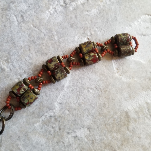 New gorgeous intricate handmade beaded bracelet - Picture 2 of 4